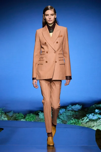 Look 27